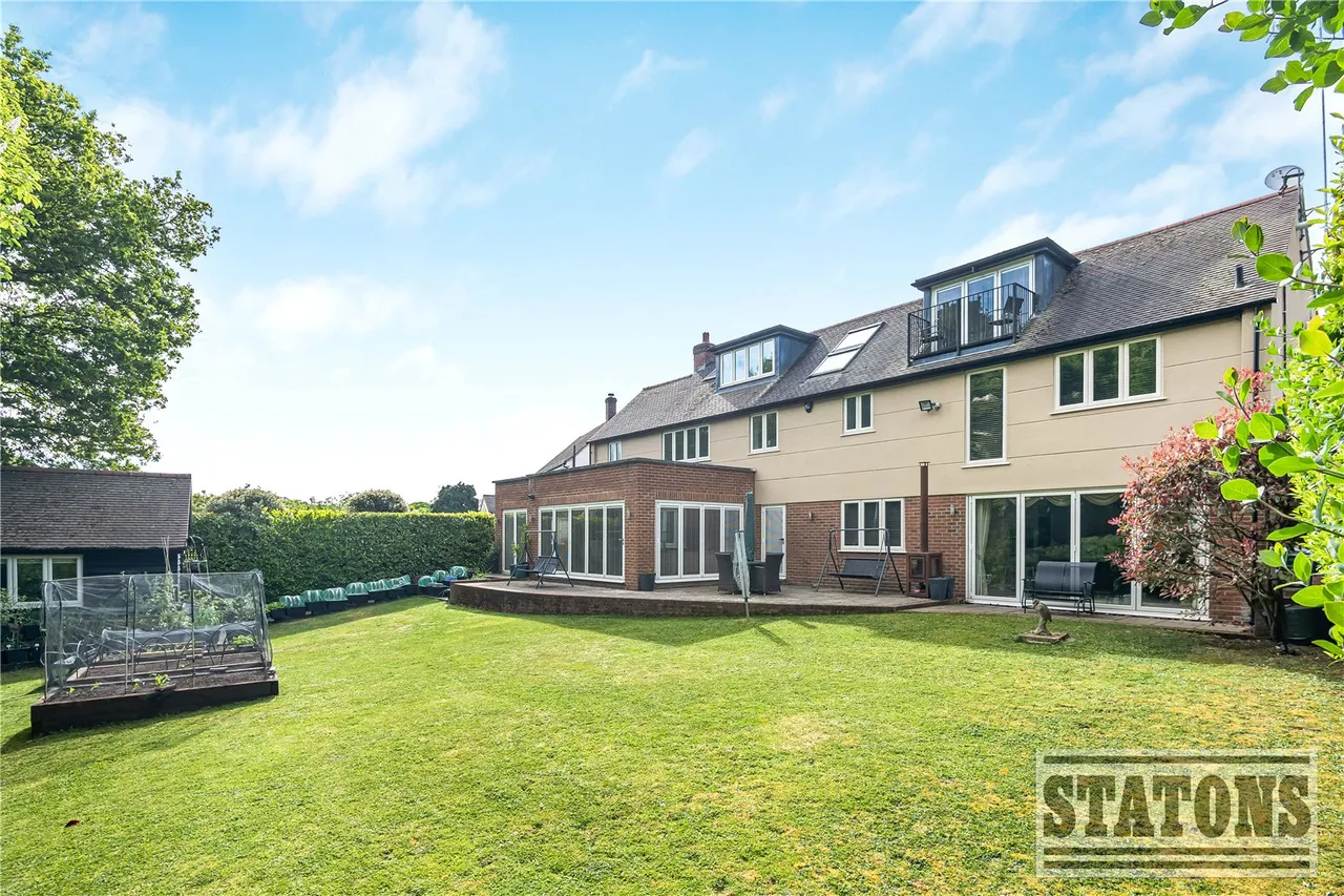 Bradgate, Cuffley, Hertfordshire, EN6 4RL, photo 5