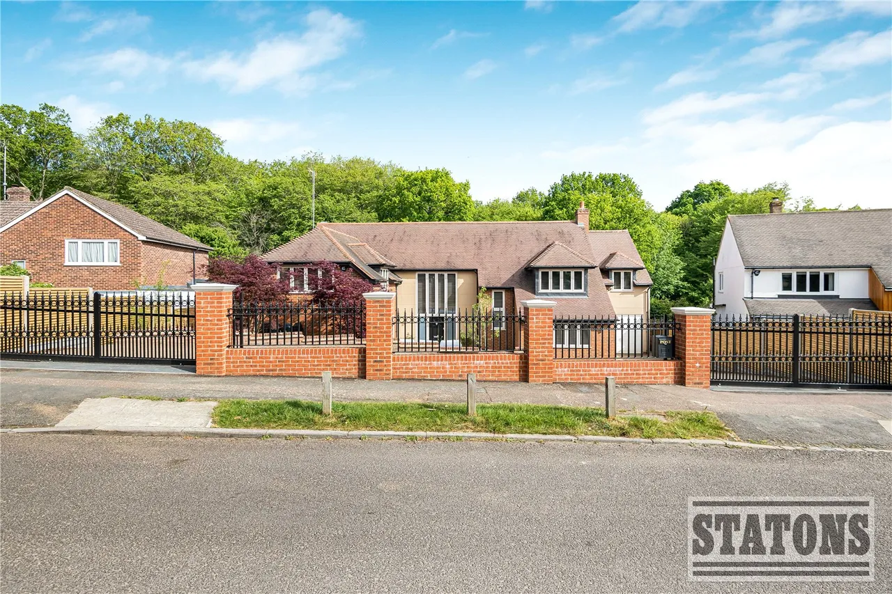 Bradgate, Cuffley, Hertfordshire, EN6 4RL, photo 6