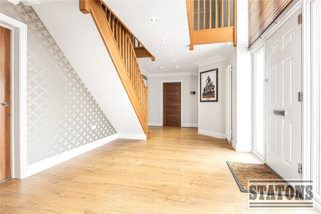 Bradgate, Cuffley, Hertfordshire, EN6 4RL, photo 7