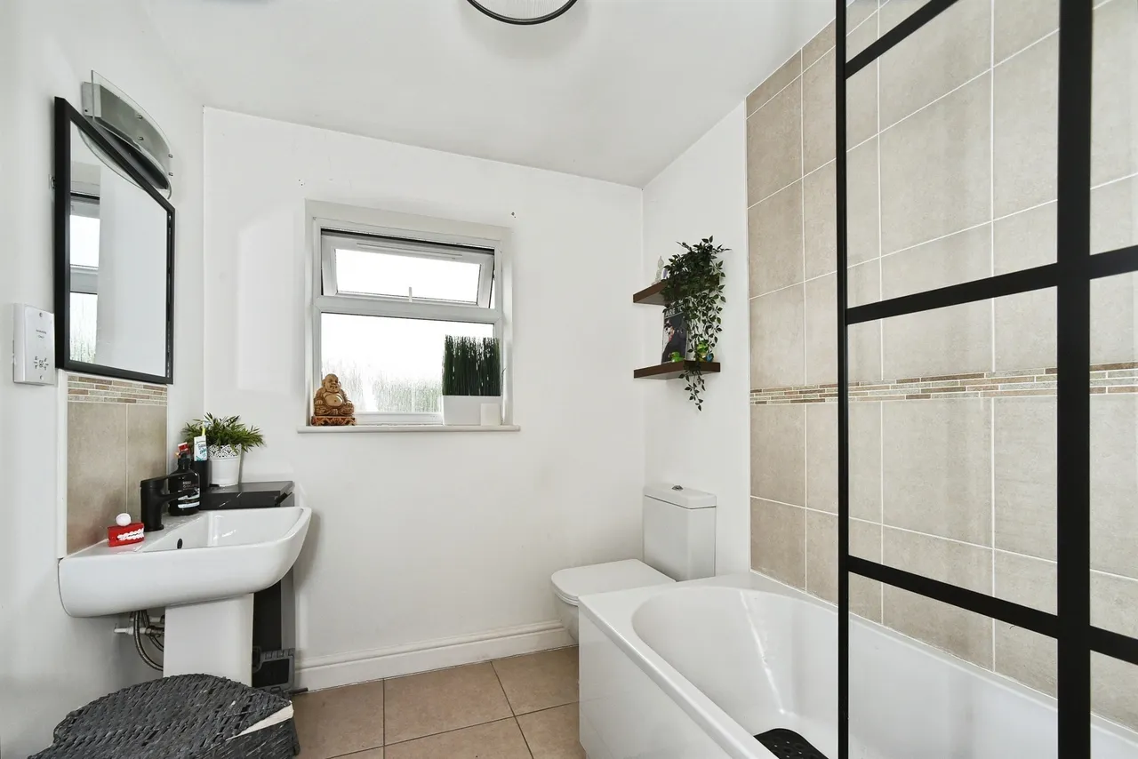 Upham Road, Swindon, SN3, photo 12