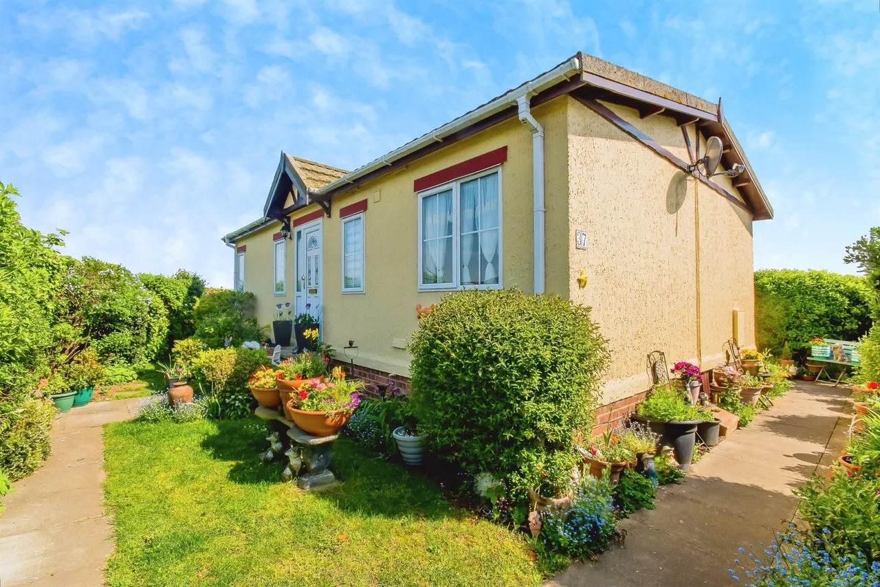 2 bed park home for sale, Osborne Road, Wisbech, PE13