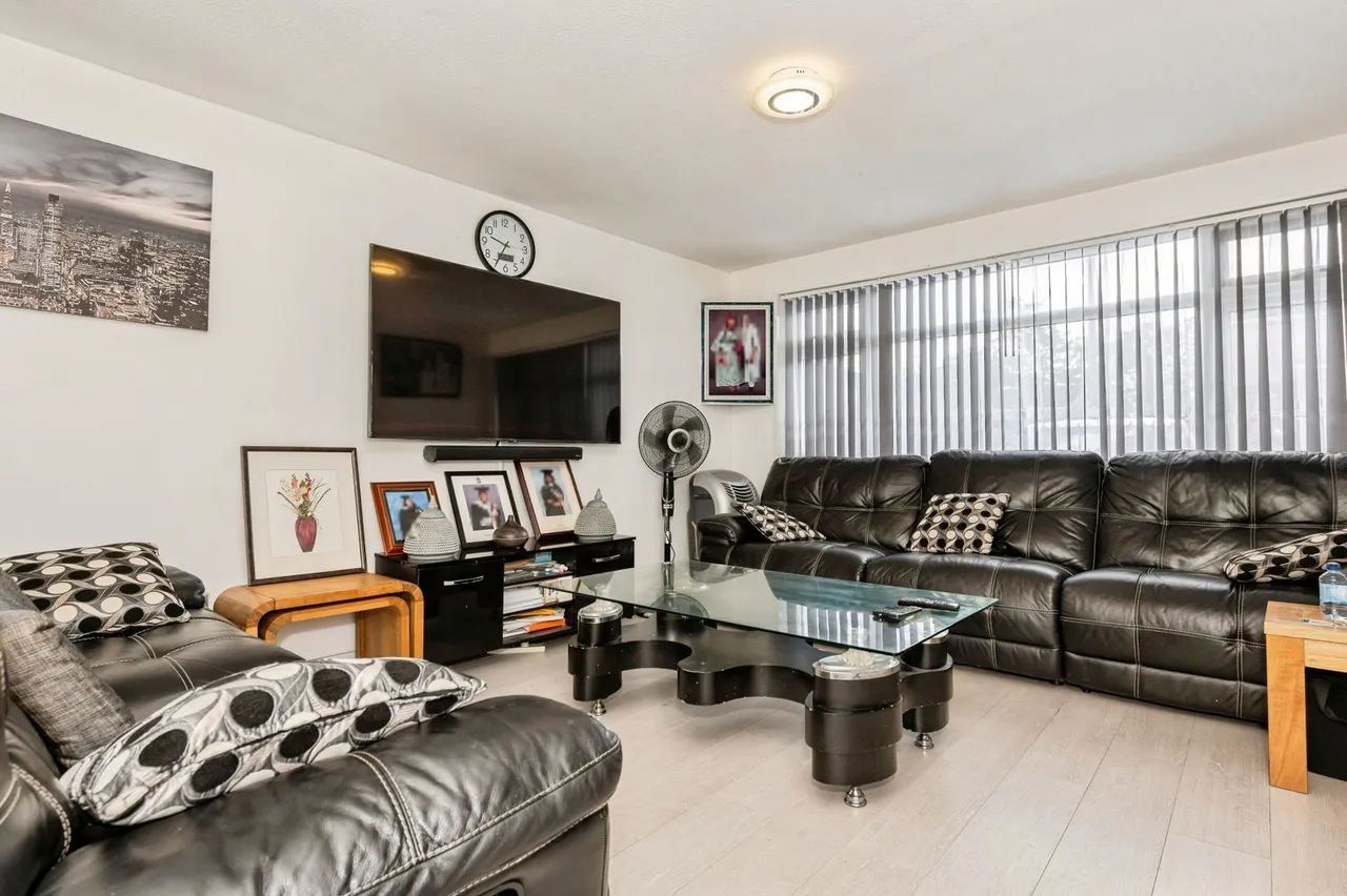 Mollands Court, SOUTH OCKENDON, Essex, RM15, photo 4