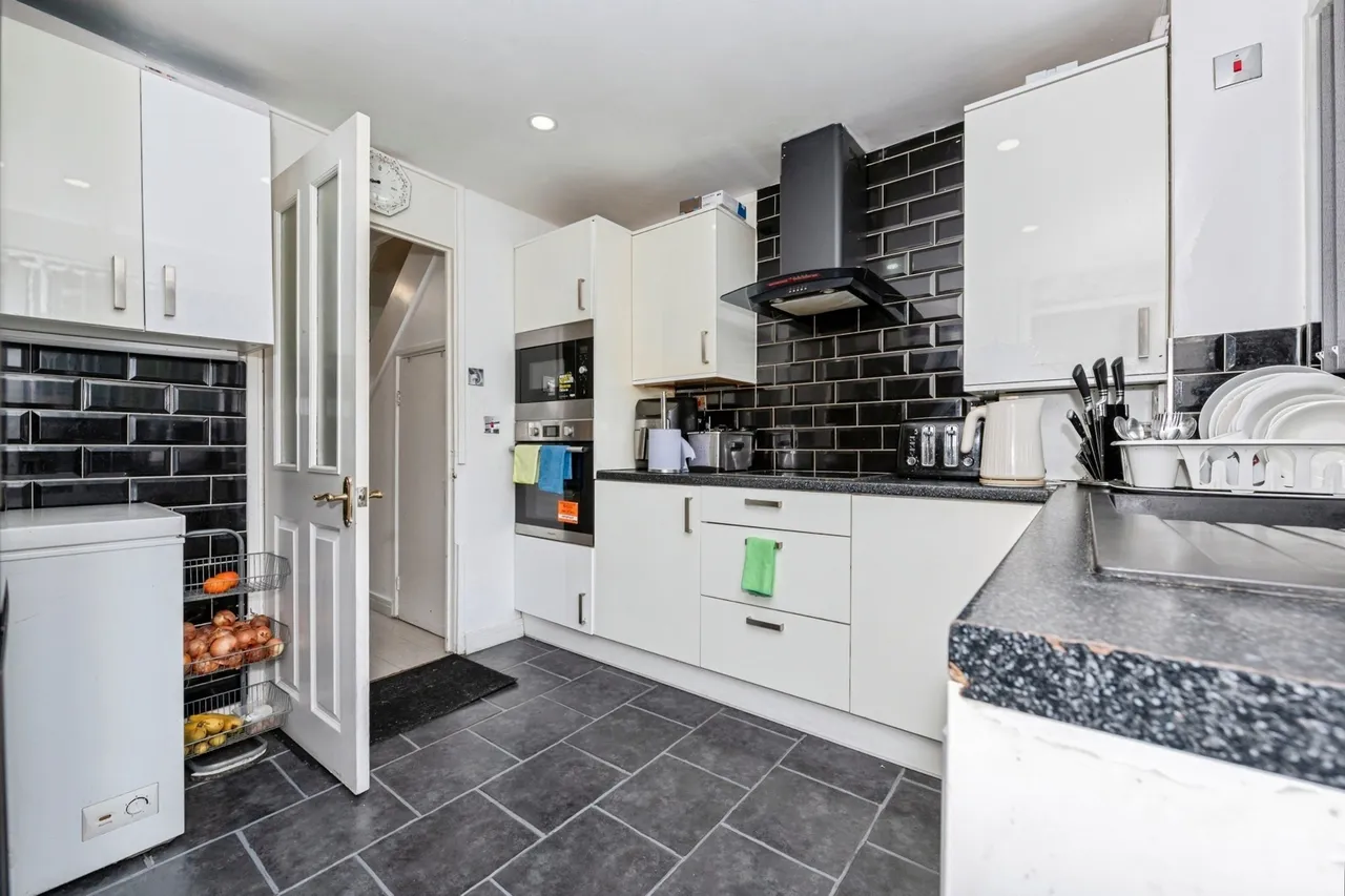 Mollands Court, SOUTH OCKENDON, Essex, RM15, photo 3