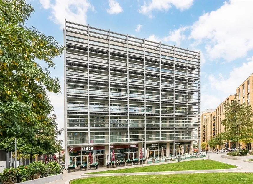 Royal Crest Avenue, Royal Wharf, E16, photo 11