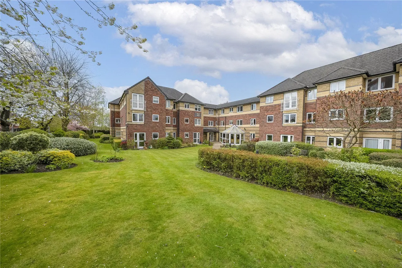 1 bed flat for sale, Primrose Court, Primley Park View, LS17