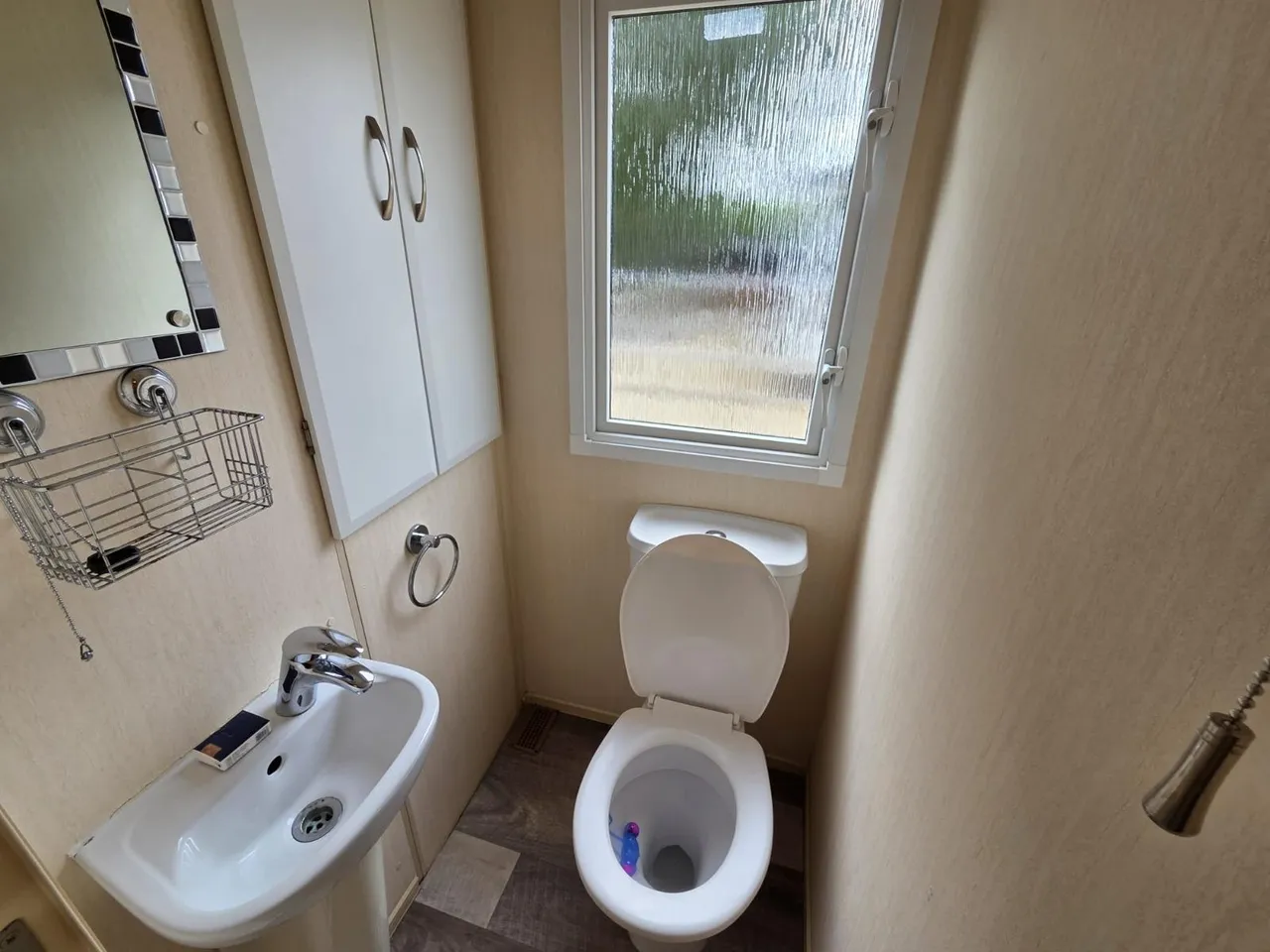 The Willerby Manor Caravan, HR8, photo 12