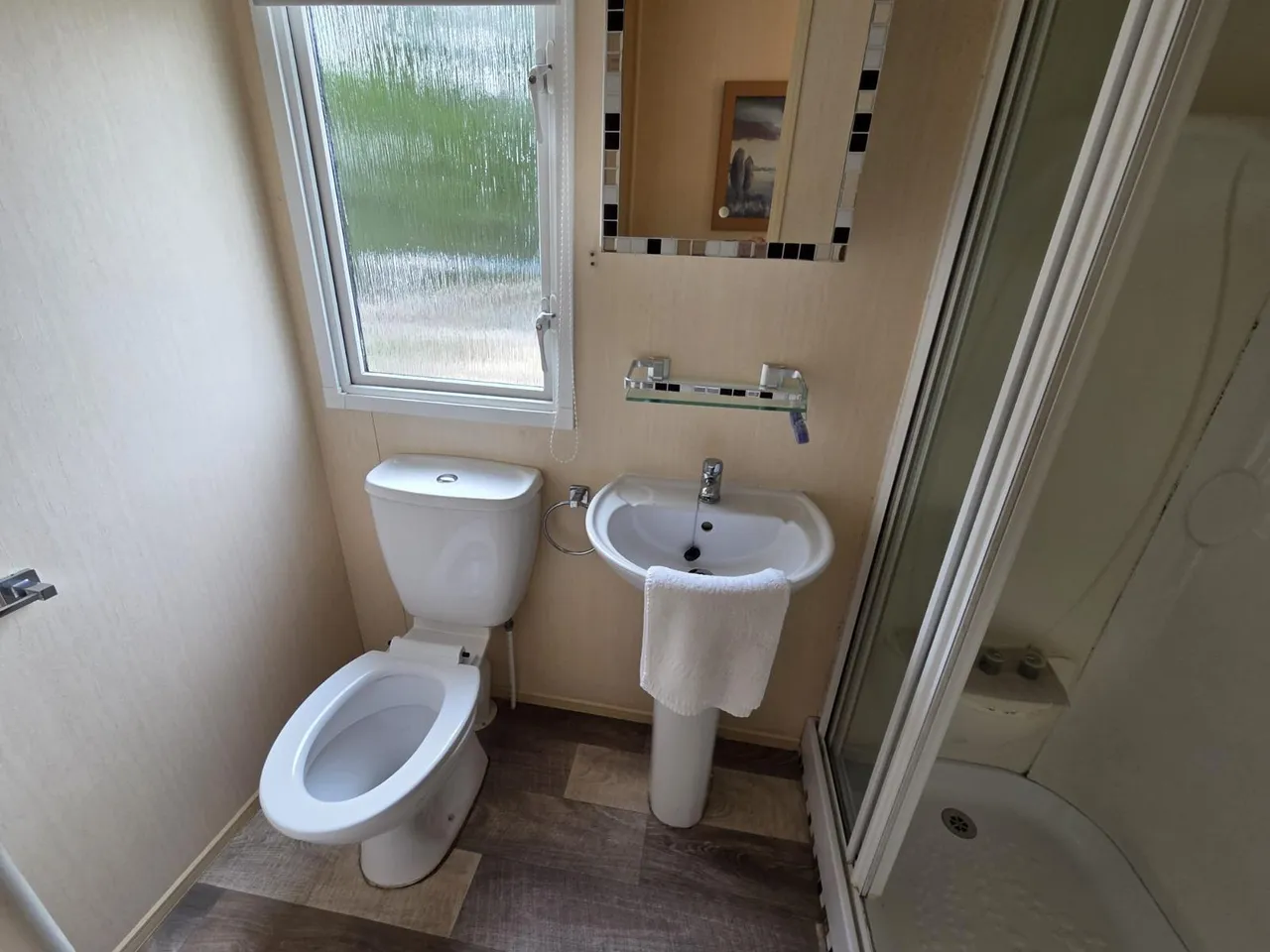 The Willerby Manor Caravan, HR8, photo 9
