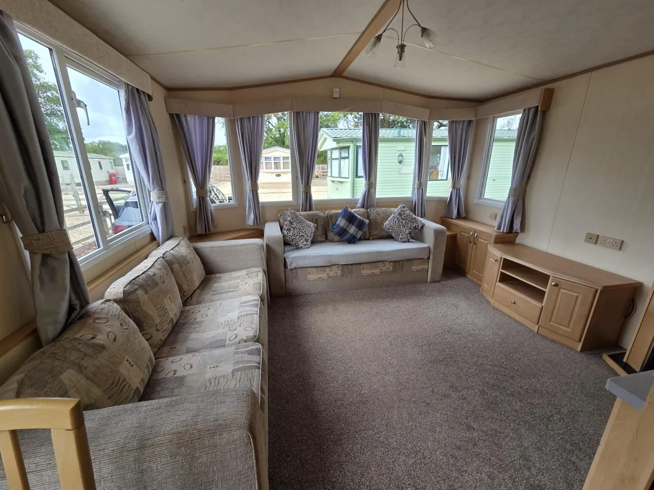 The Willerby Manor Caravan, HR8, photo 4