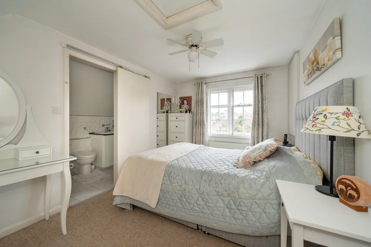 Pitshanger Lane, Ealing, W5, photo 7