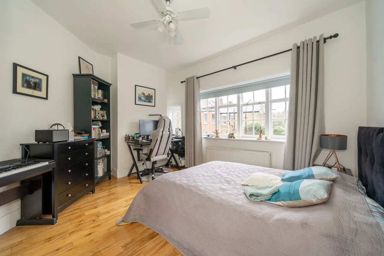 Pitshanger Lane, Ealing, W5, photo 6