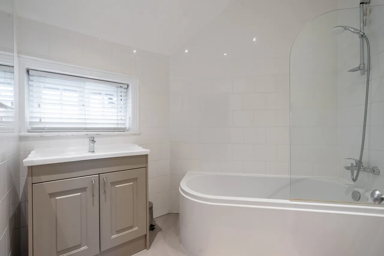Pitshanger Lane, Ealing, W5, photo 9