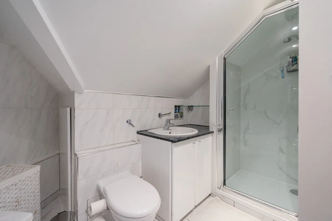 Pitshanger Lane, Ealing, W5, photo 11