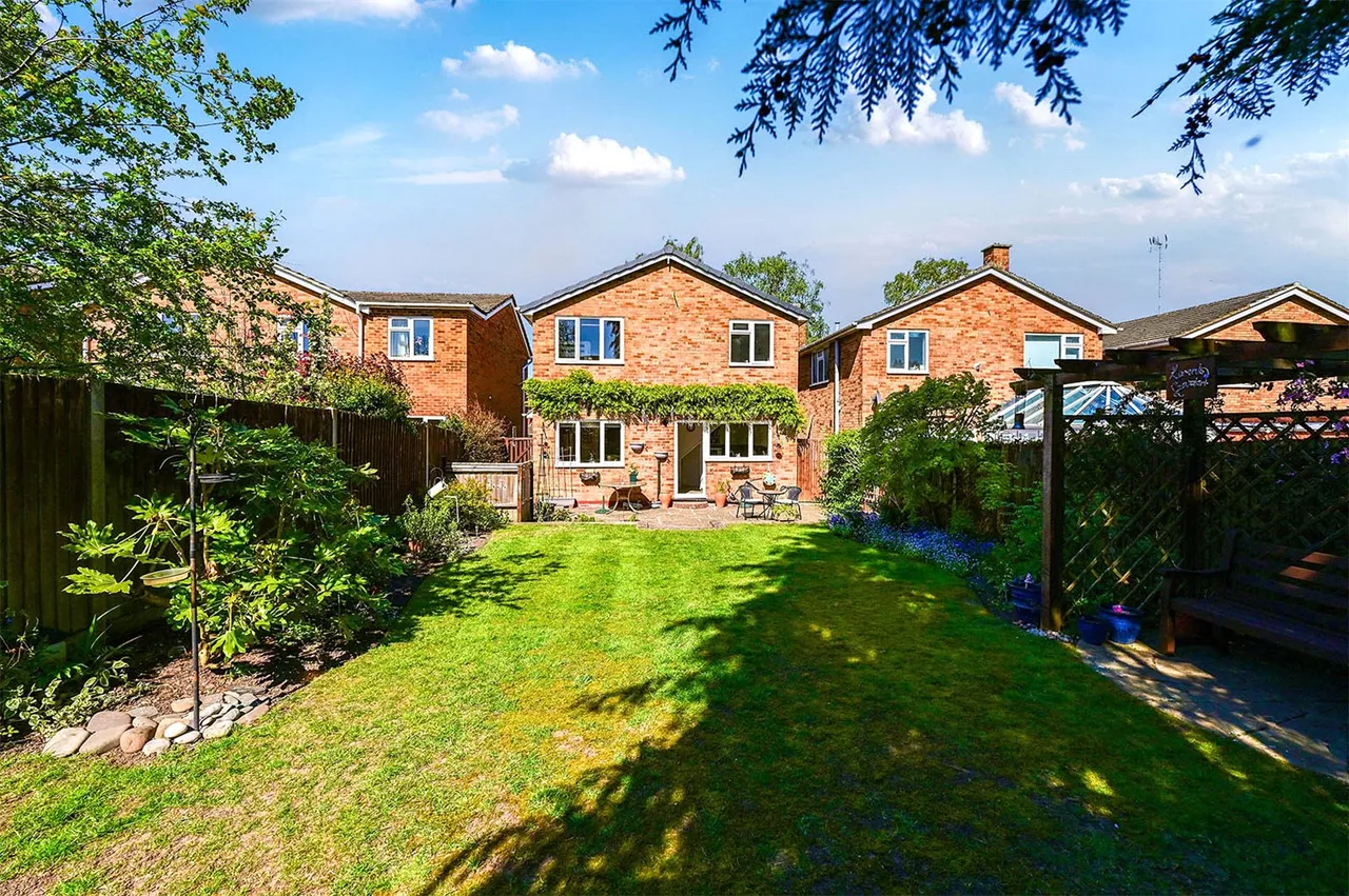 Michaelmas Close, Yateley, Hampshire, GU46 6BZ, photo 6