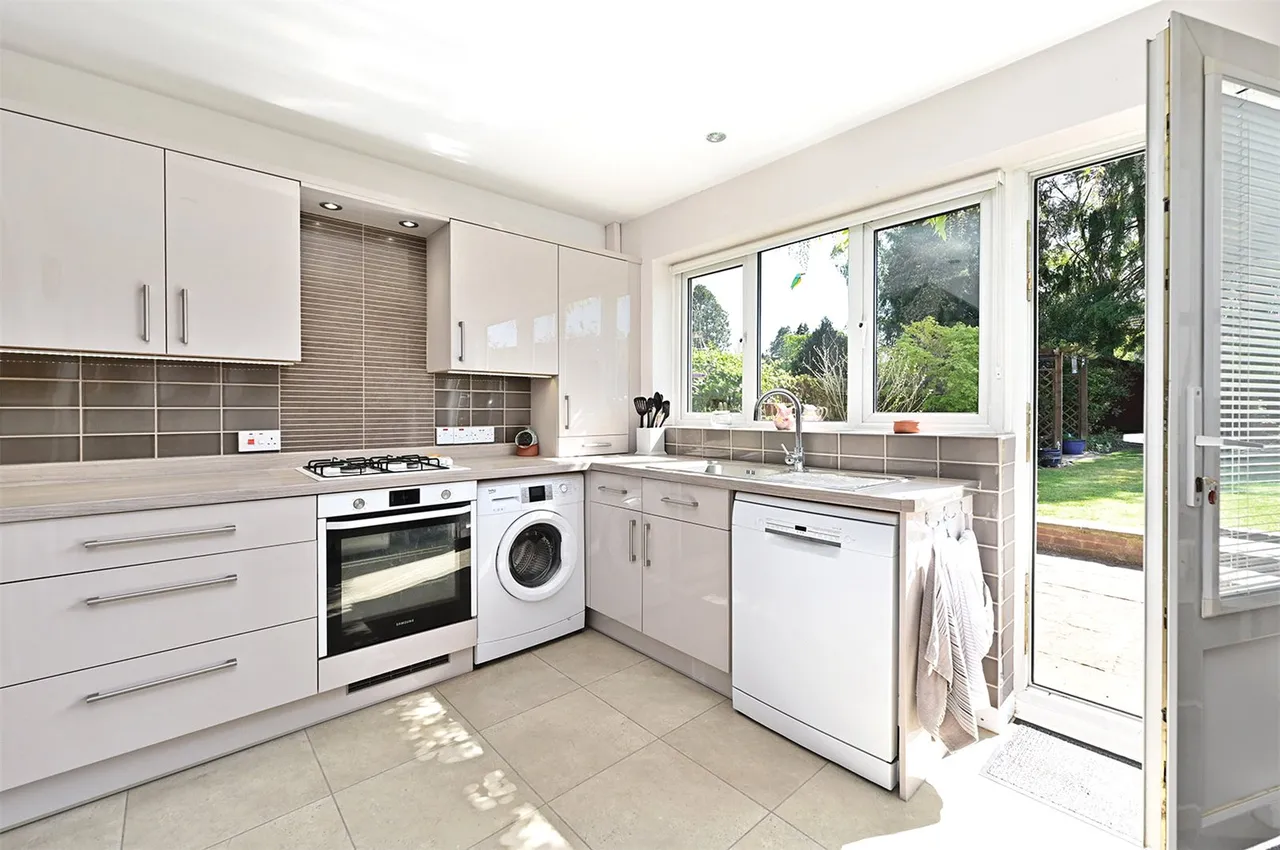 Michaelmas Close, Yateley, Hampshire, GU46 6BZ, photo 3