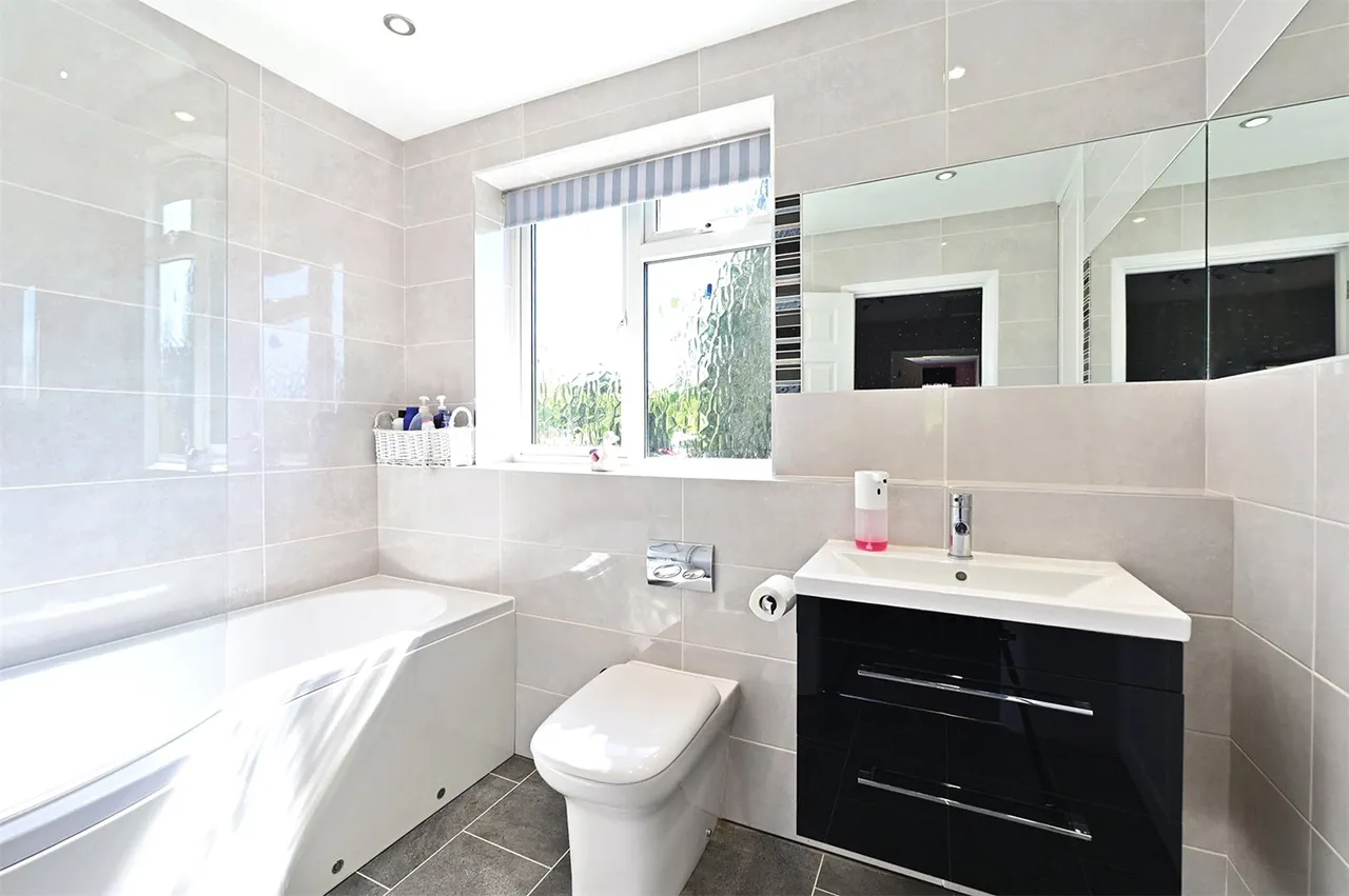 Michaelmas Close, Yateley, Hampshire, GU46 6BZ, photo 5