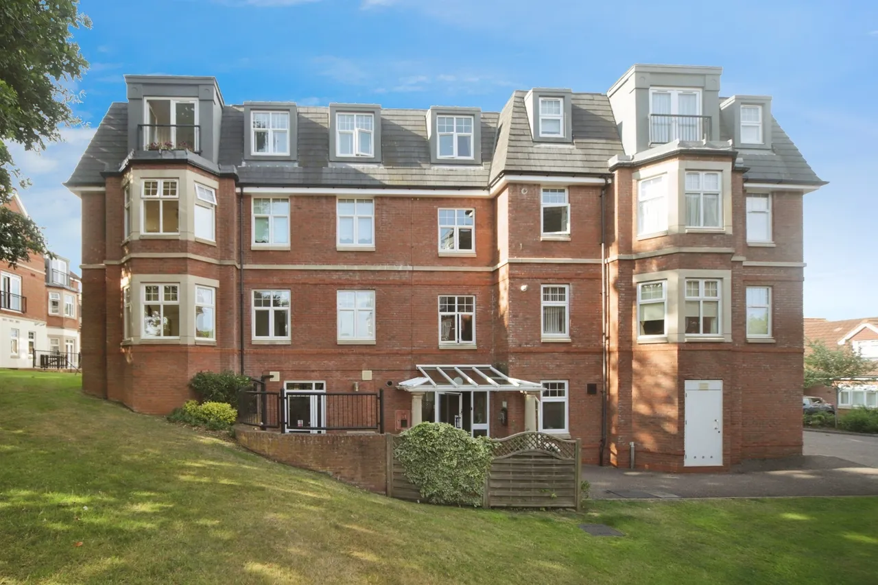 2 bed flat for sale — Kinglake Drive, Taunton