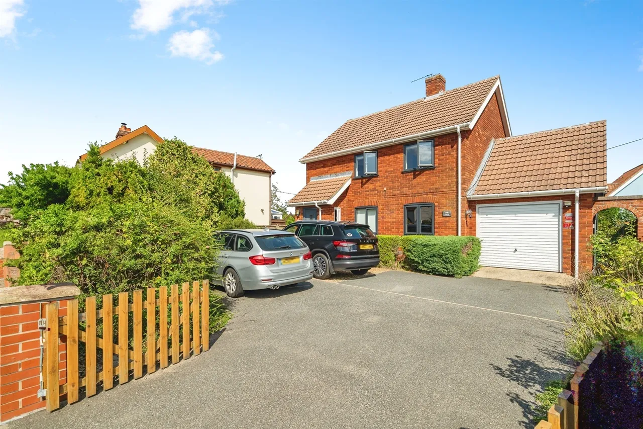3 bed house for sale — The Street, Yaxley, EYE