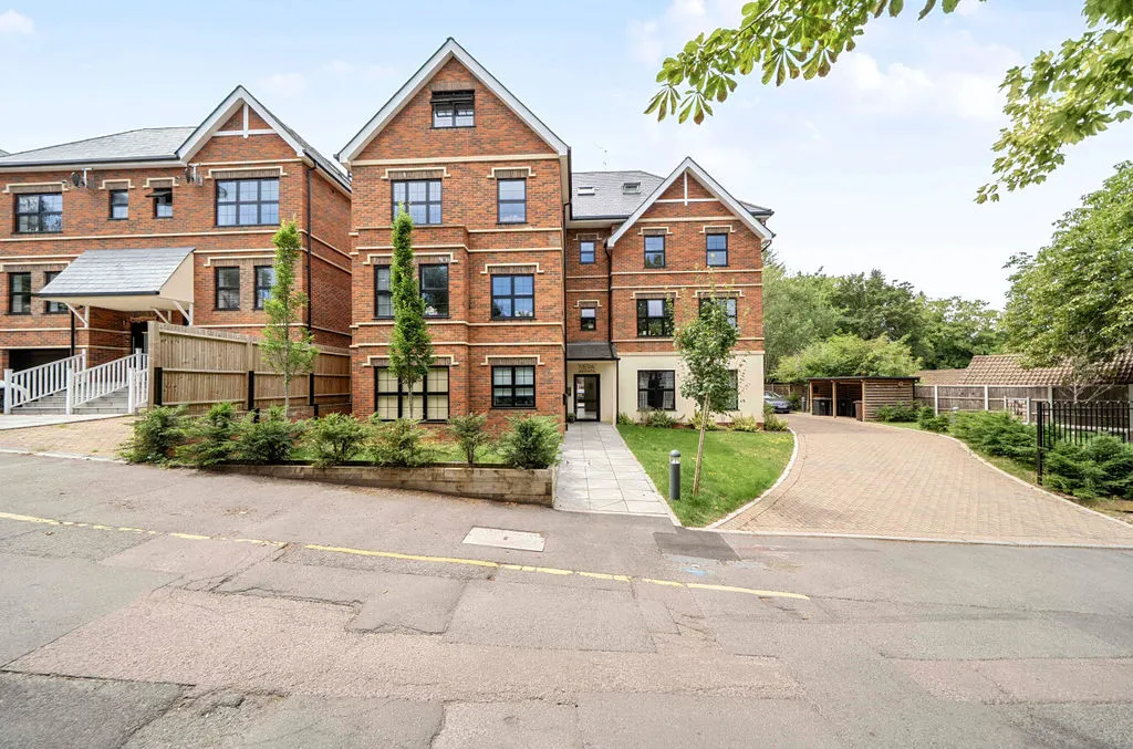 2 bed flat for sale — 4 Church Road, Kenley CR8 5DU