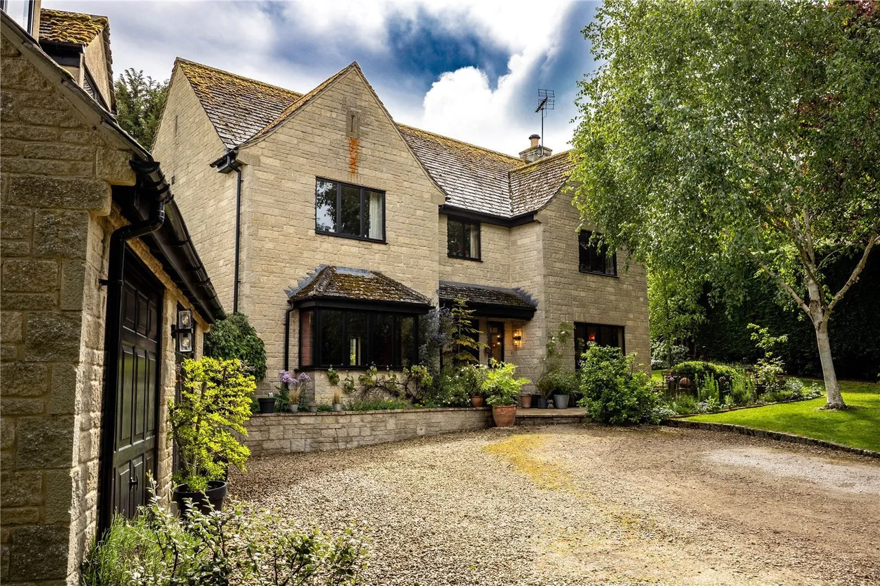 4 bed property for sale, Mawles Lane, Shipton-under-Wychwood, OX7