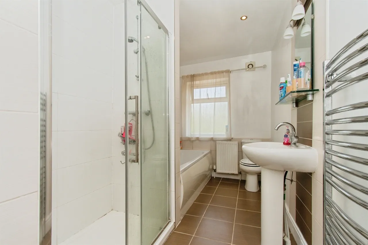 Ashton Road, CASTLEFORD, photo 11