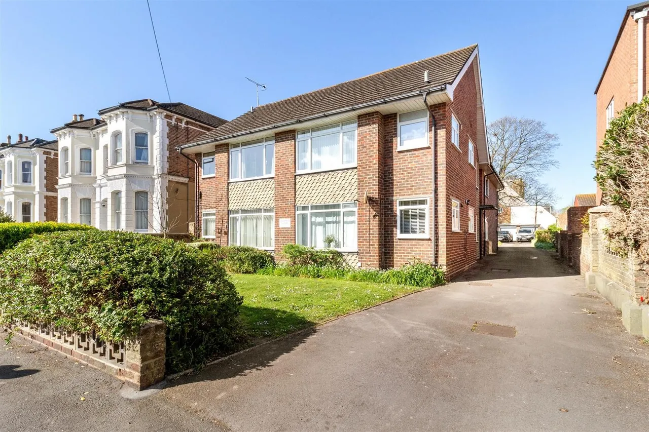2 bed flat to rent — Victoria Road, Worthing