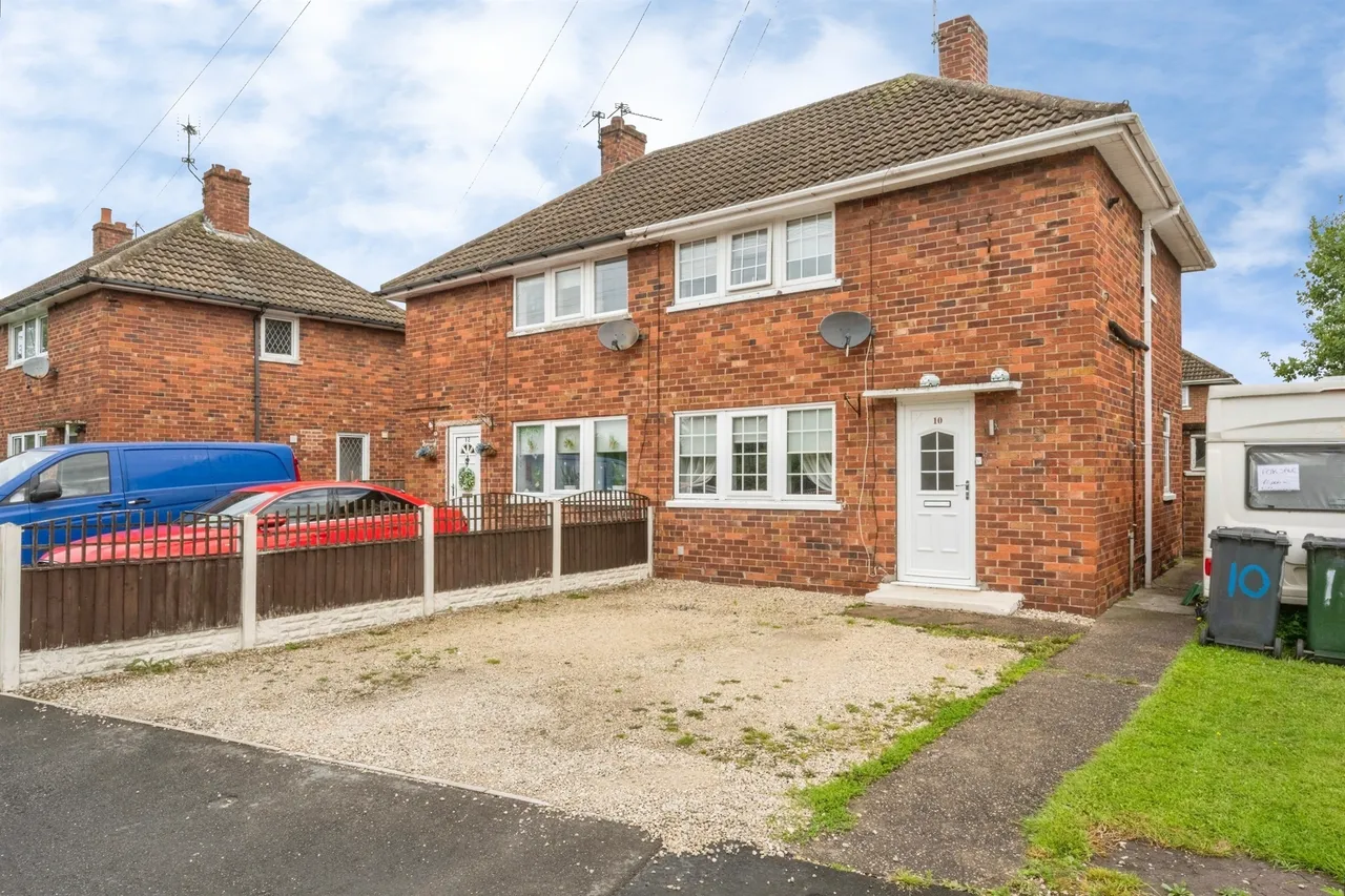 2 bed house for sale — Haynes Close, Thorne, Doncaster