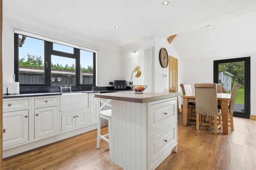 House Under Offer with 4 bedrooms in Elsenham, Bishop's Stortford, CM22, photo 3