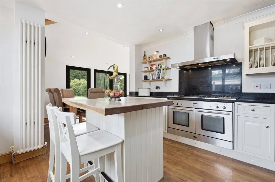 House Under Offer with 4 bedrooms in Elsenham, Bishop's Stortford, CM22, photo 2