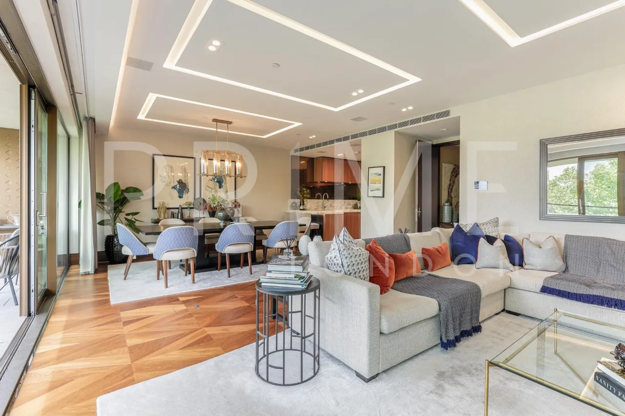 2 bed flat for sale, Crown Square, One Tower Bridge, SE1