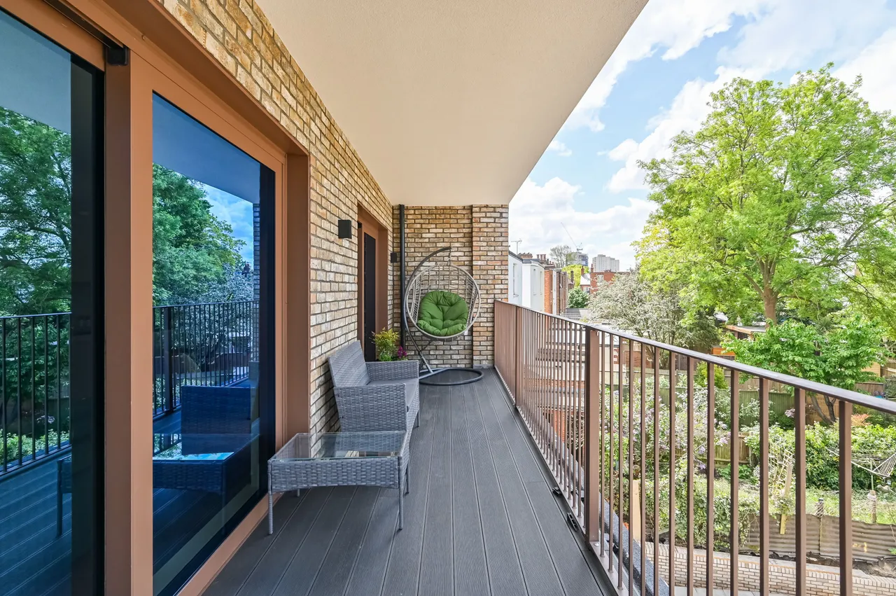 Flat 2, 42 Lynton Road, London, photo 9