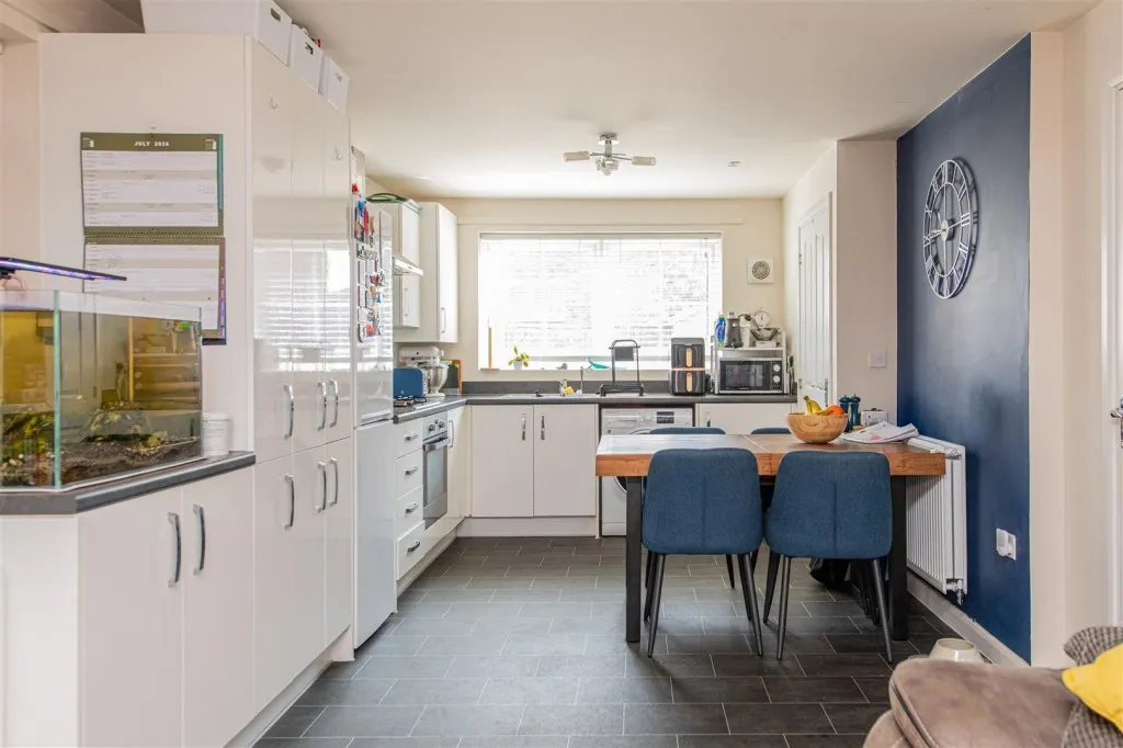 Grimsthorpe Avenue, Barton Seagrave, photo 2