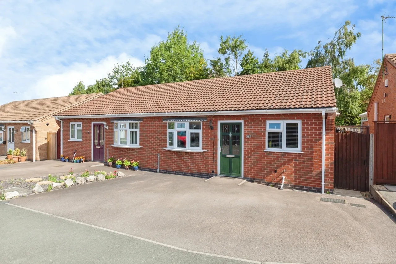 2 bed house for sale, Greenwood Close, Thurmaston, LE4