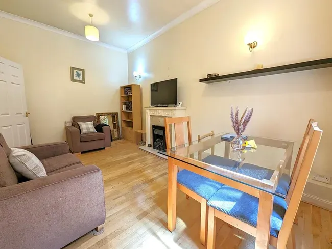 2 bed flat for sale — Stunning Two Bedroom Flat for Sale in...
