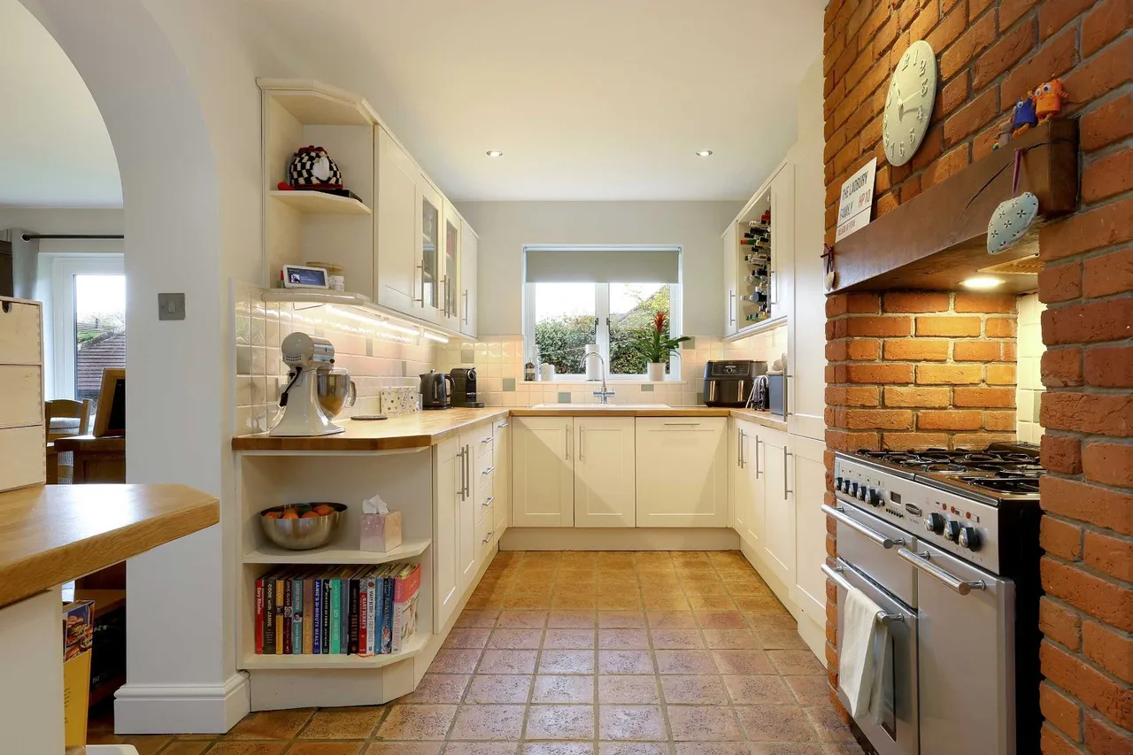 Hazlemere Road, Penn, HP10, photo 5