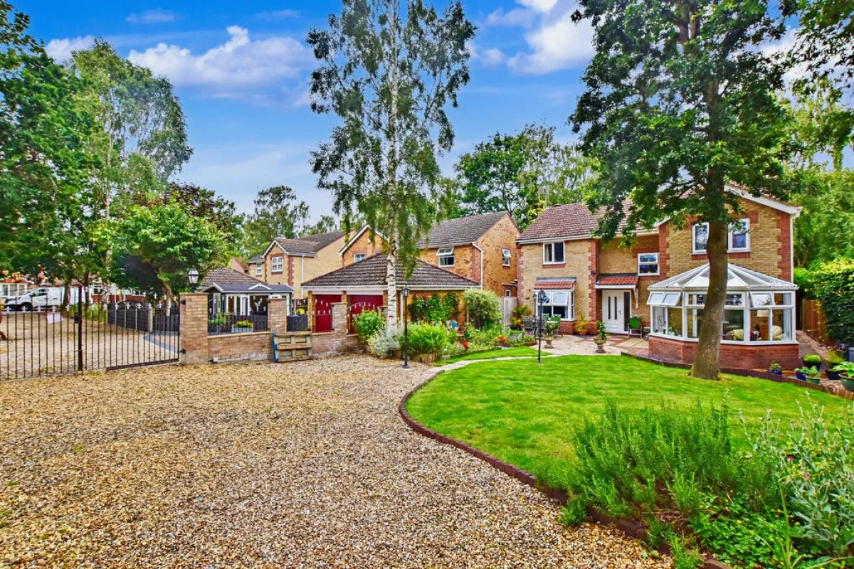 4 bed house for sale, Sycamore Crescent, Doddington Park