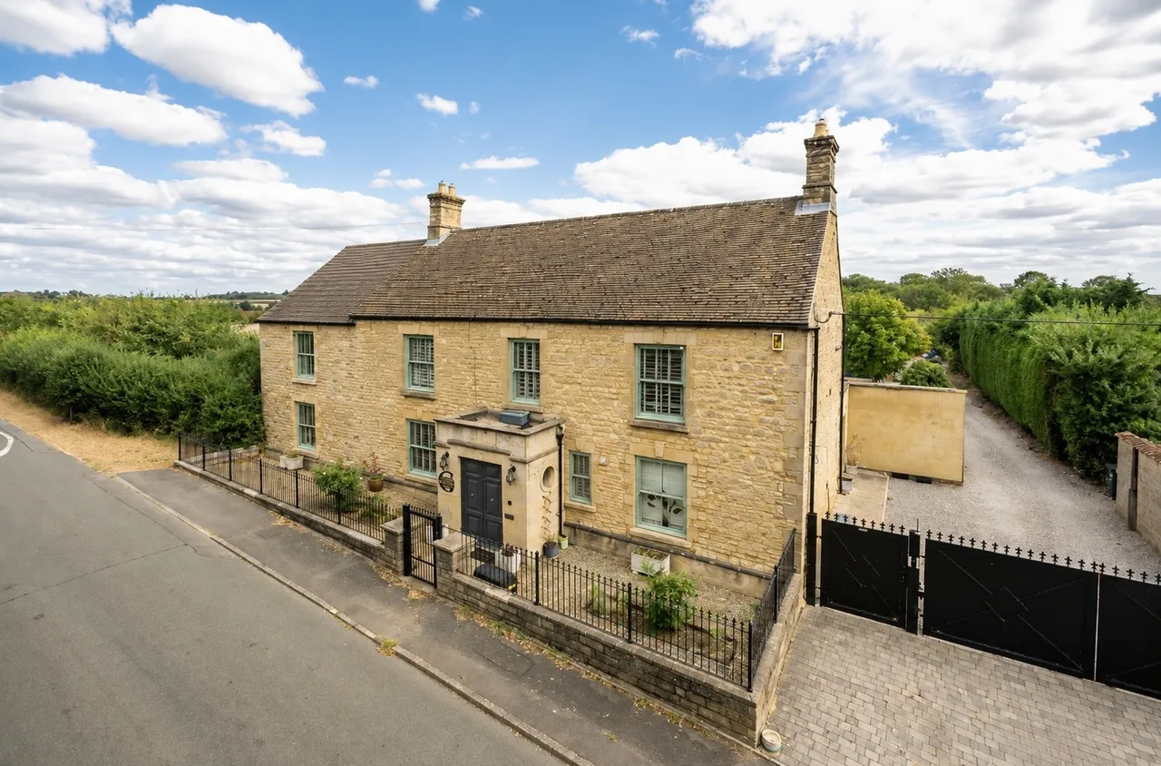 High Street, Twywell, NN14, photo 34