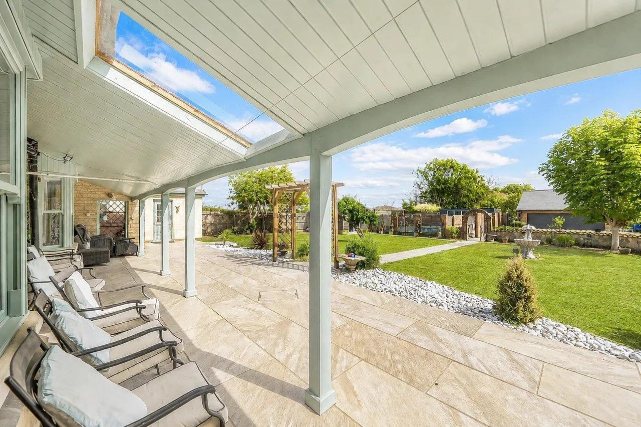 High Street, Twywell, NN14, photo 3