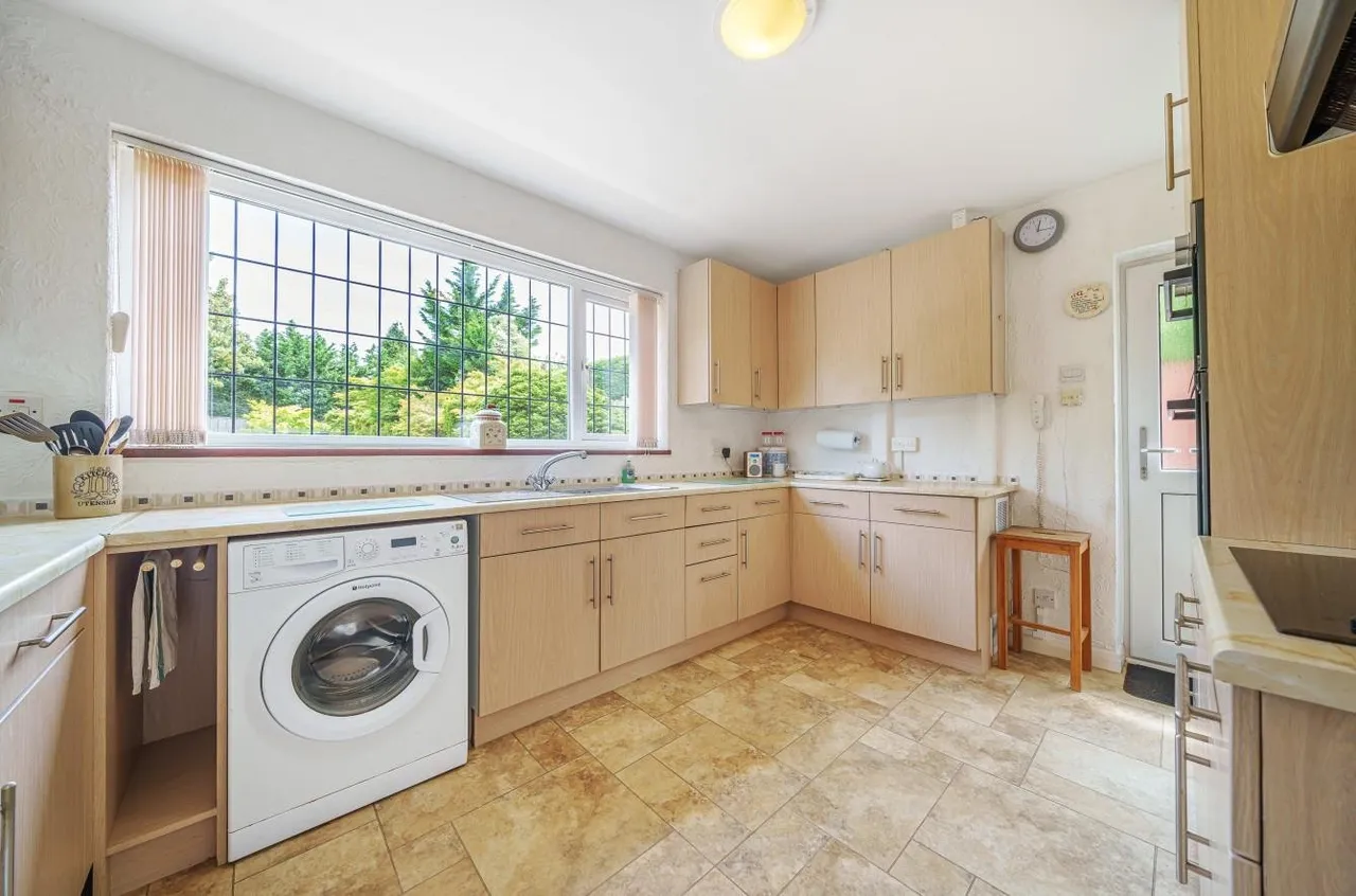 Sandy Lane, Cheam, SM2 7NU, photo 8