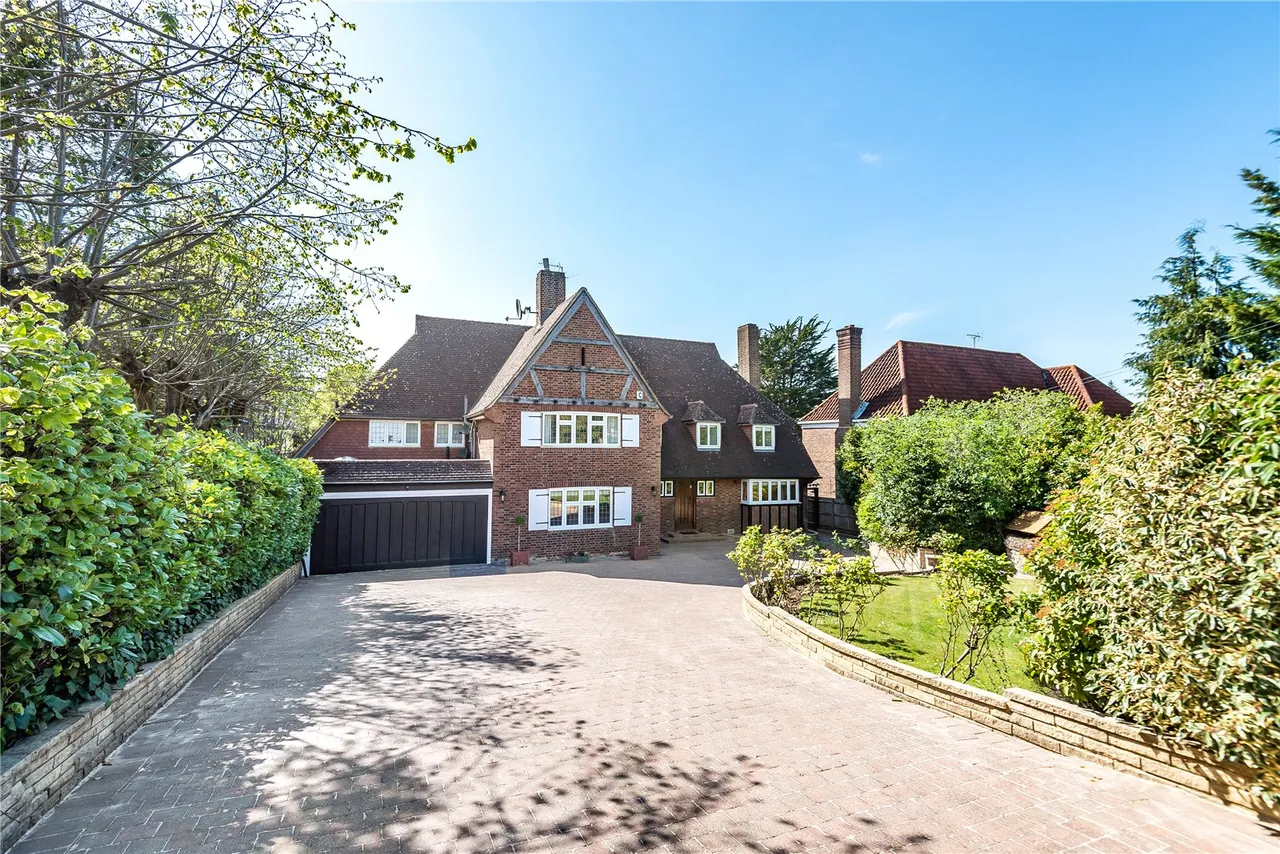 5 bed house for sale — Cockfosters Road, Hadley Wood, EN4 0JS