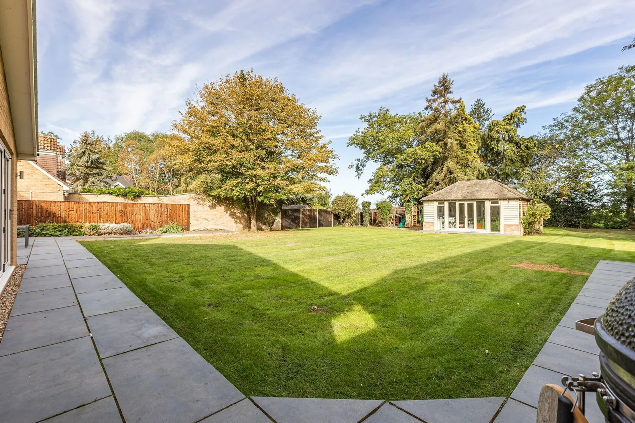 Impressive Four Bedroom Detached Home, photo 23