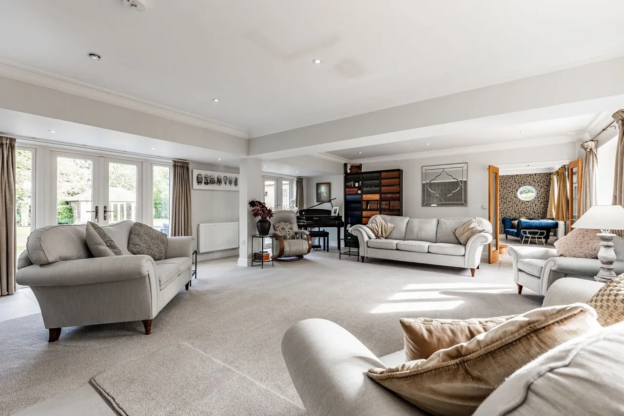 Impressive Four Bedroom Detached Home, photo 11