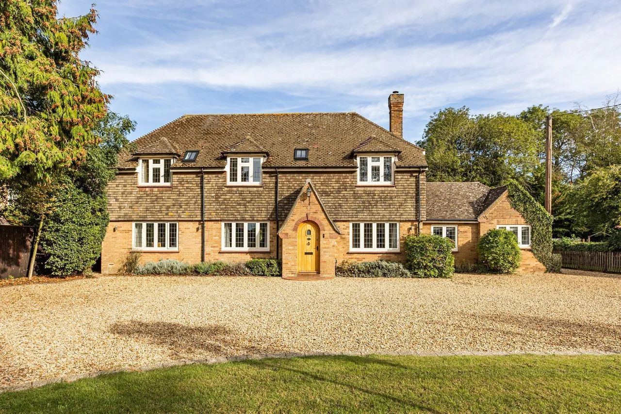 Impressive Four Bedroom Detached Home, photo 21