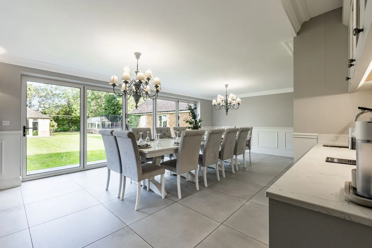 Impressive Four Bedroom Detached Home, photo 3
