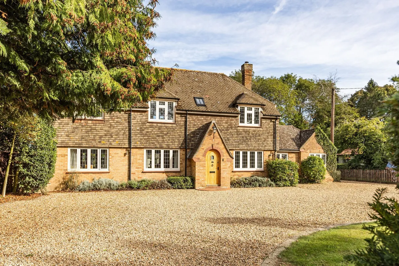 Impressive Four Bedroom Detached Home, photo 5