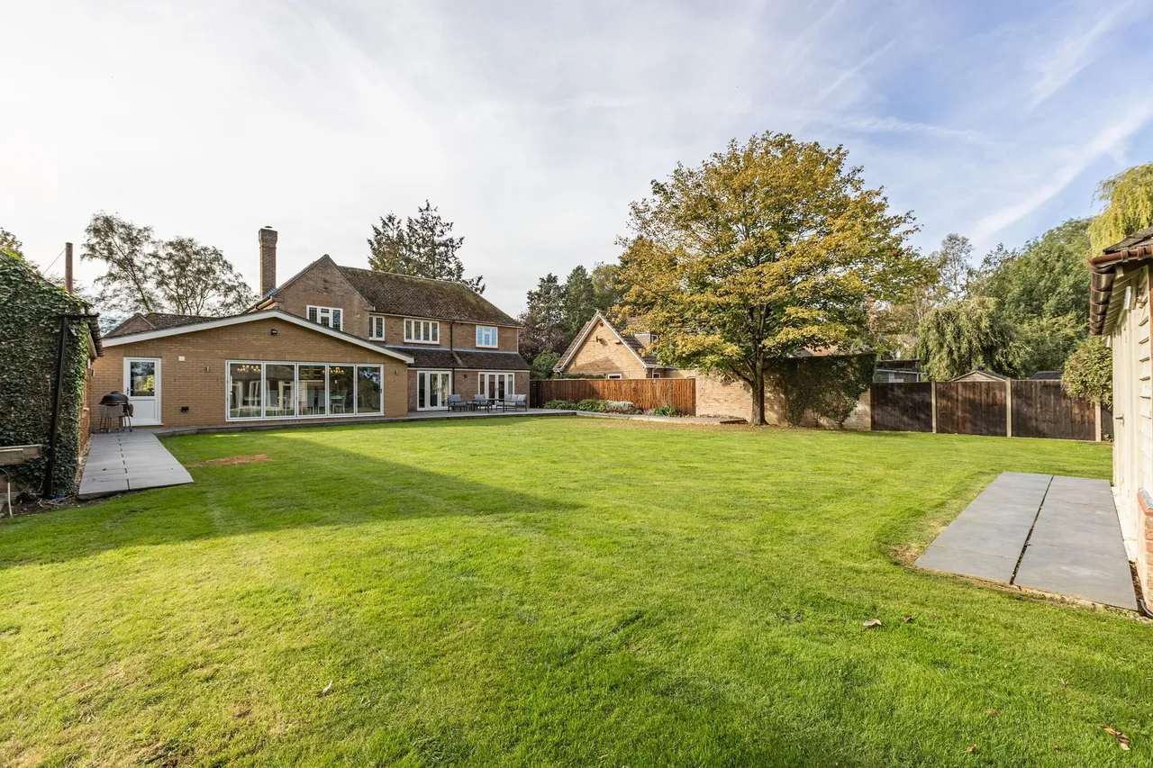 Impressive Four Bedroom Detached Home, photo 4