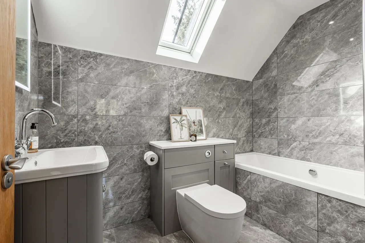 Impressive Four Bedroom Detached Home, photo 20