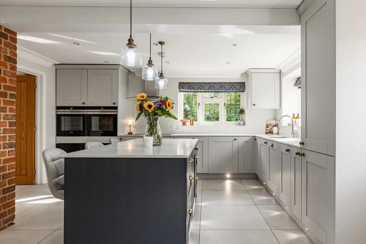 Impressive Four Bedroom Detached Home, photo 7