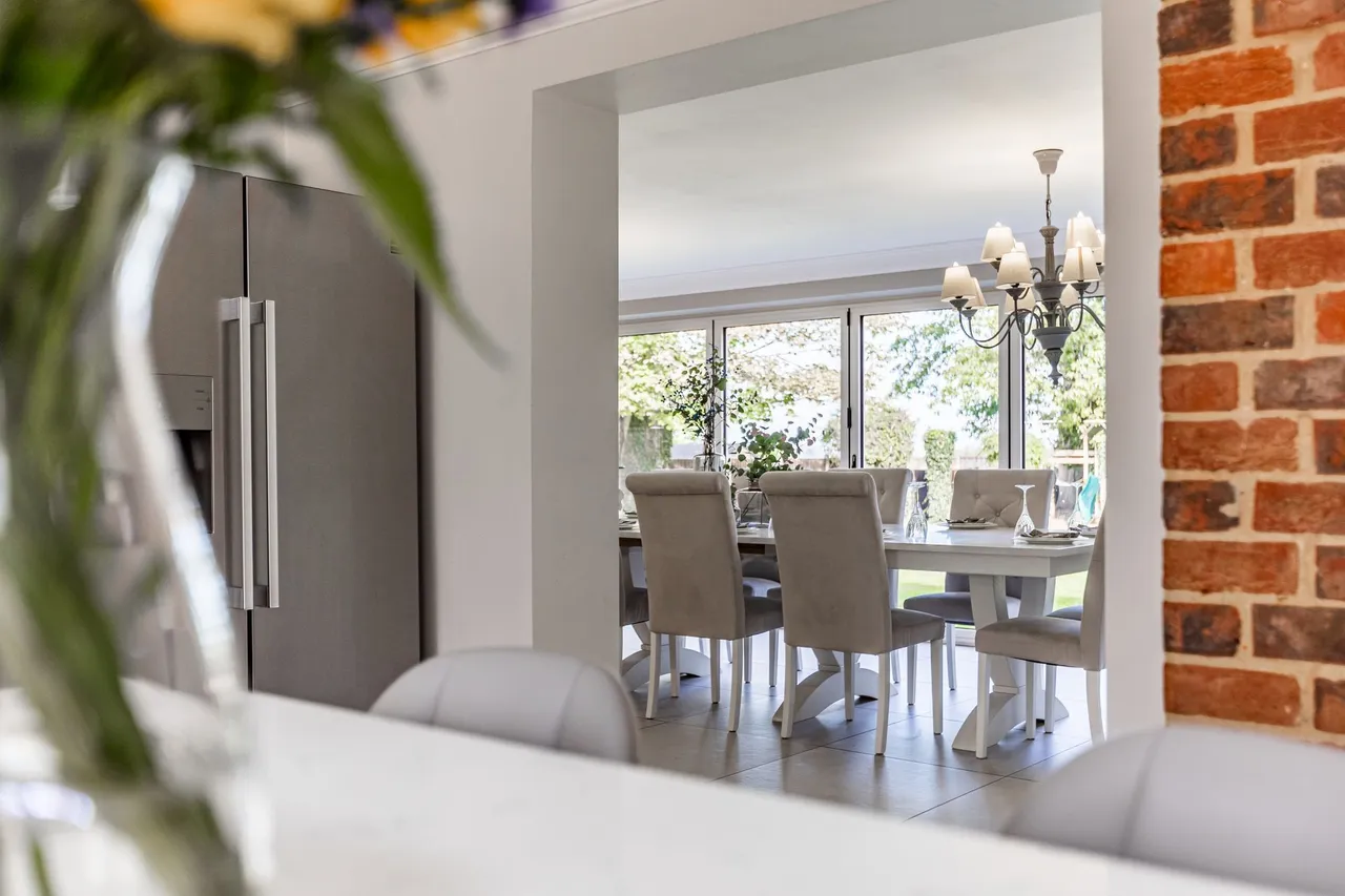 Impressive Four Bedroom Detached Home, photo 9