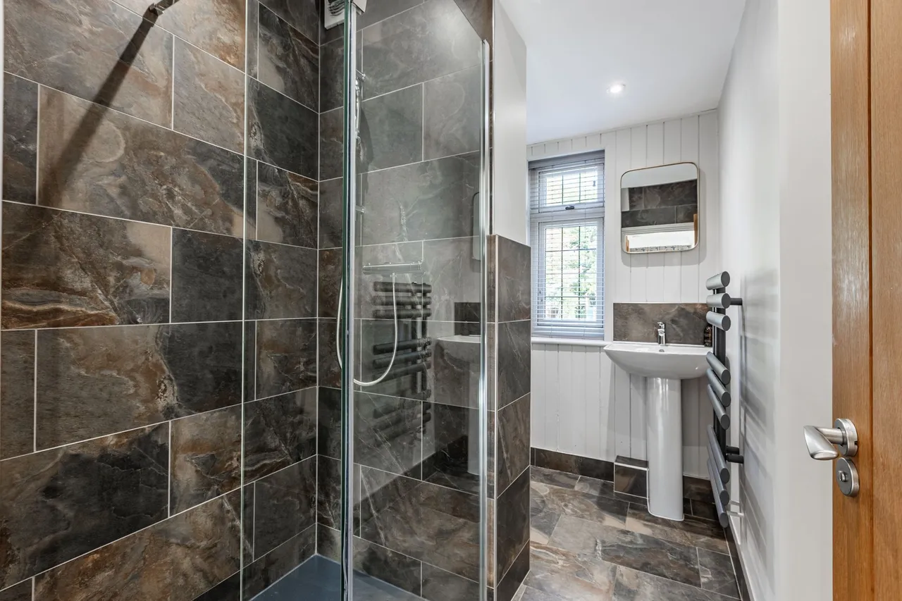 Impressive Four Bedroom Detached Home, photo 13