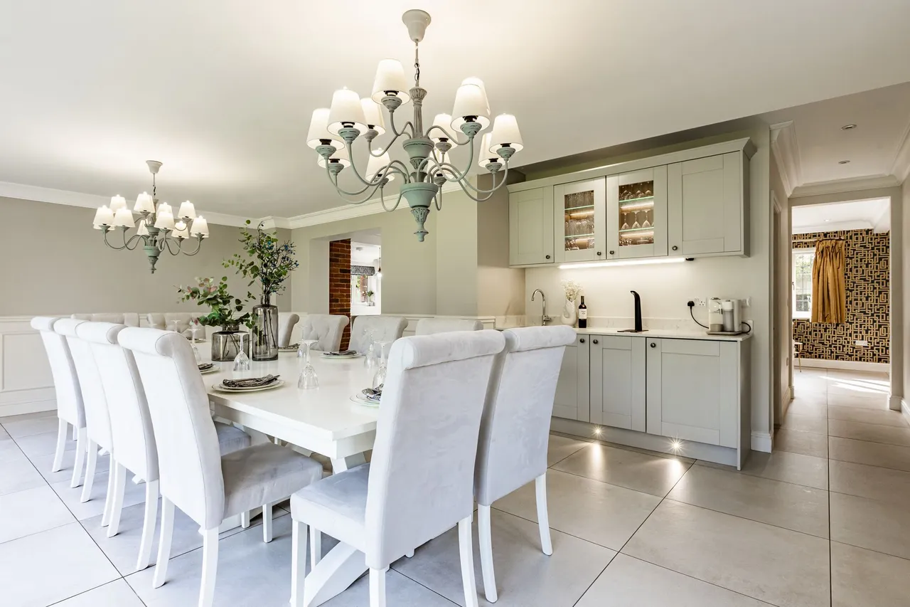 Impressive Four Bedroom Detached Home, photo 10